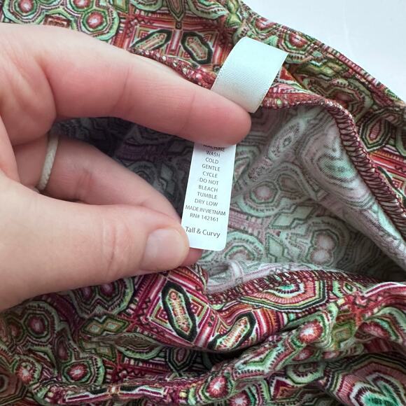 LuLaRoe’s Leggings Tall and curvy - Picture 5 of 8